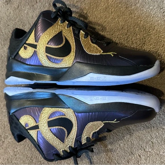 Nike Kobe V Boy’s Black and Gold Athletic Shoes - New never worn in box - Picture 3 of 9